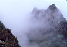 [3s@28.8 kb/s] This  page is one long scrollable document that downloads from the top  down. The whole thing takes 3 minutes at 28.8 kb/s. If you start reading at the top, the downloading should keep pace with your reading.